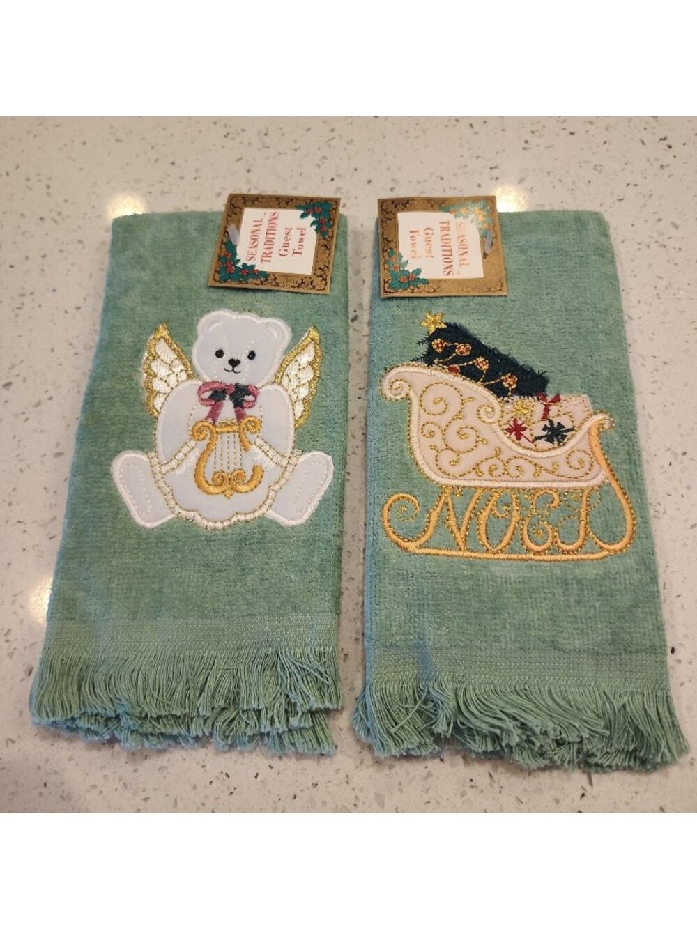 NWT Vintage Seasonal Traditions Guest Fingertip Towel Christmas Set Of 2 Green
